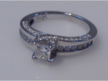Lot 1407 Diamond Solitaire Ring