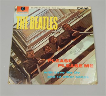 Lot 30 A copy of the Beatles album Please Please Me