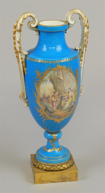 Lot 3 - A Late 18th Or Early 19th Century Sevres Style Porcelain Vase