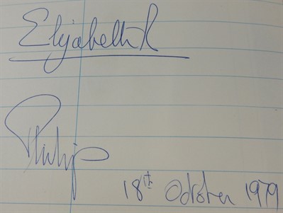 Thumbnail _Lot 7 Signatures Of HRH Queen Elizabeth And Prince Philip