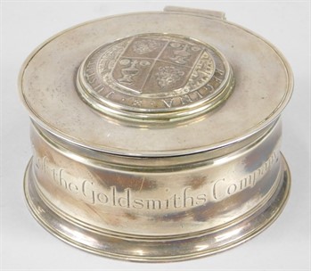 Thumbnail _lot 249 presentation compact made by the Royal jewellers Garrard for the Golden Jubilee of King George V in 1935
