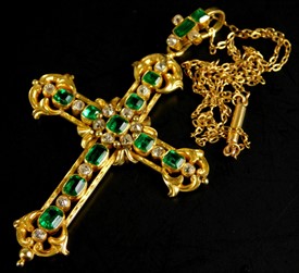 2423 An ornate emerald and diamond set crucifix